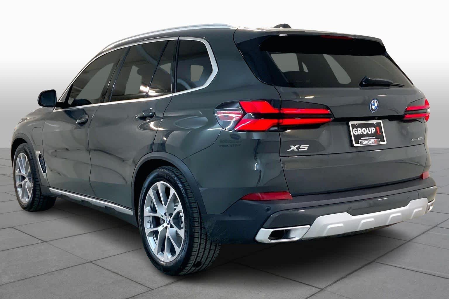 New 2026 Dravit Grey Metallic BMW xDrive50e image 12