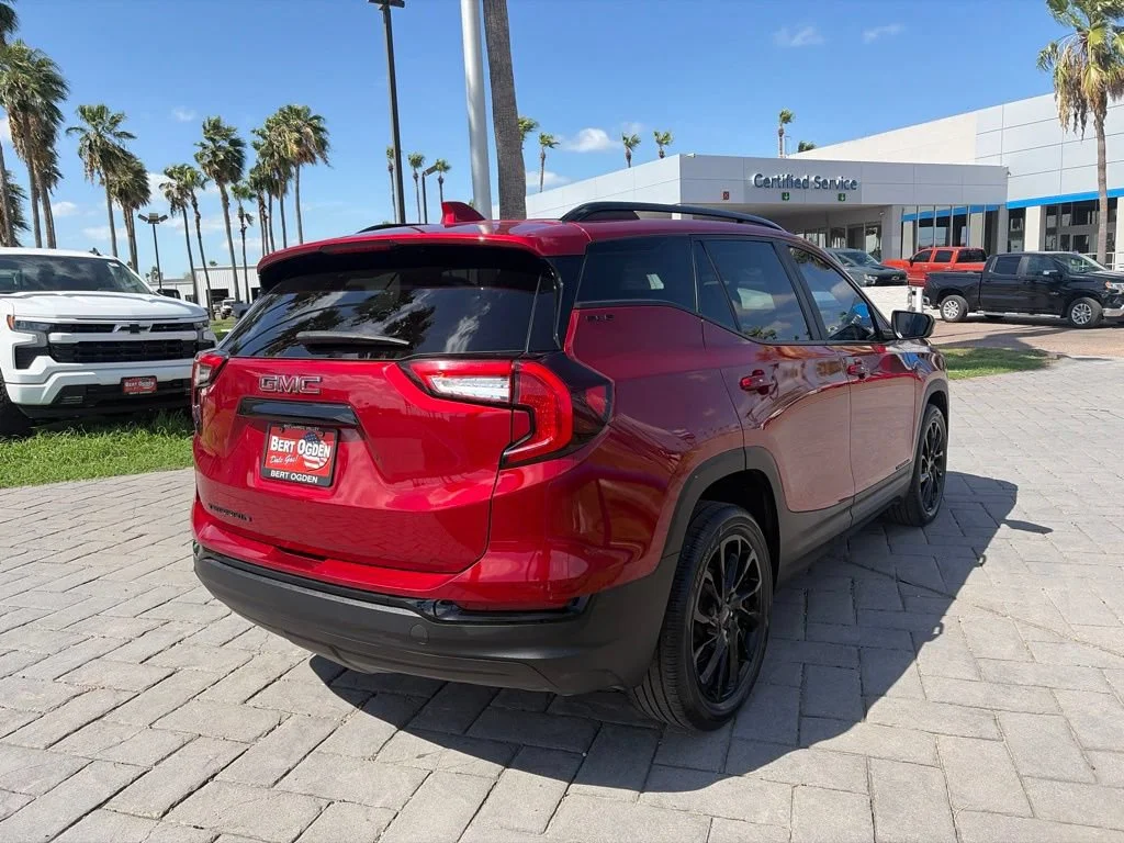 Used 2024 Volcanic Red Tintcoat GMC SLE image 4