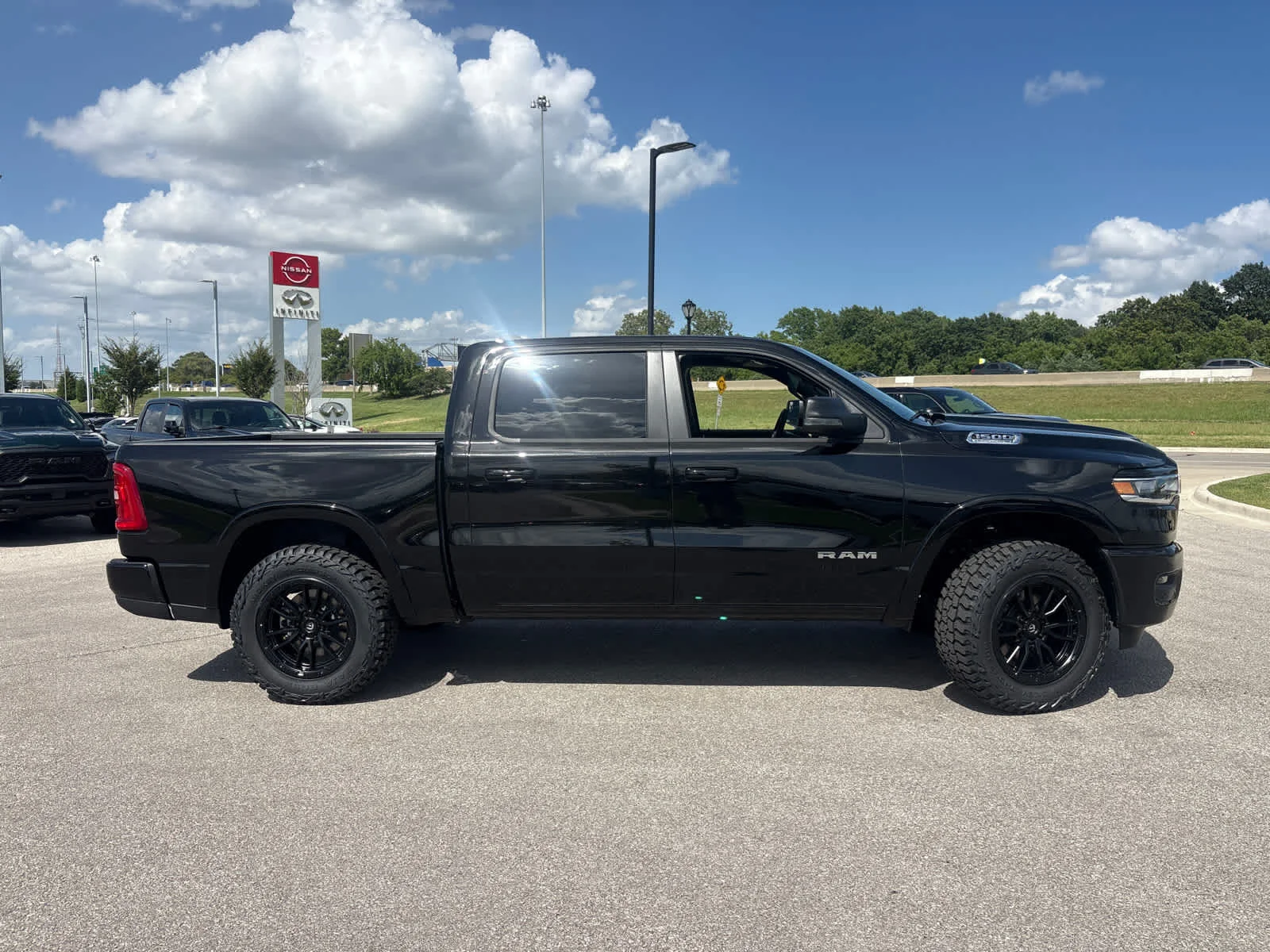 New 2026 Diamond Black Crystal Pearl-Coat Exterior Paint RAM Big Horn image 12