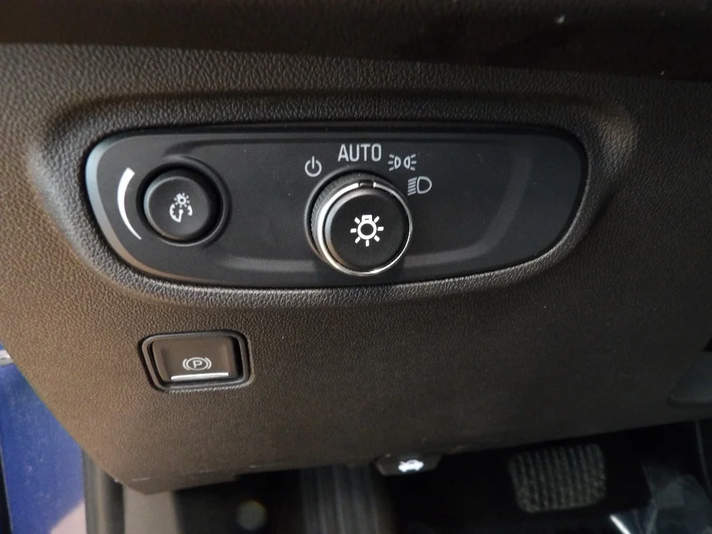 Used 2024 Downpour Metallic GMC SLE image 26