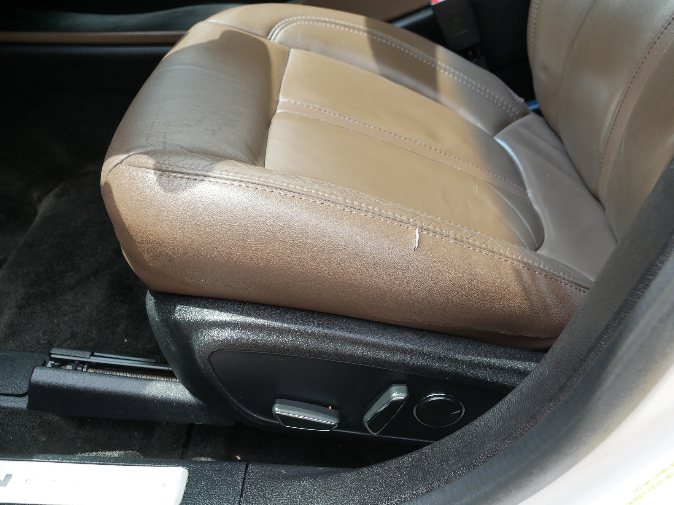 Used 2015 White Platinum Metallic Tri-Coat Lincoln Hybrid image 20