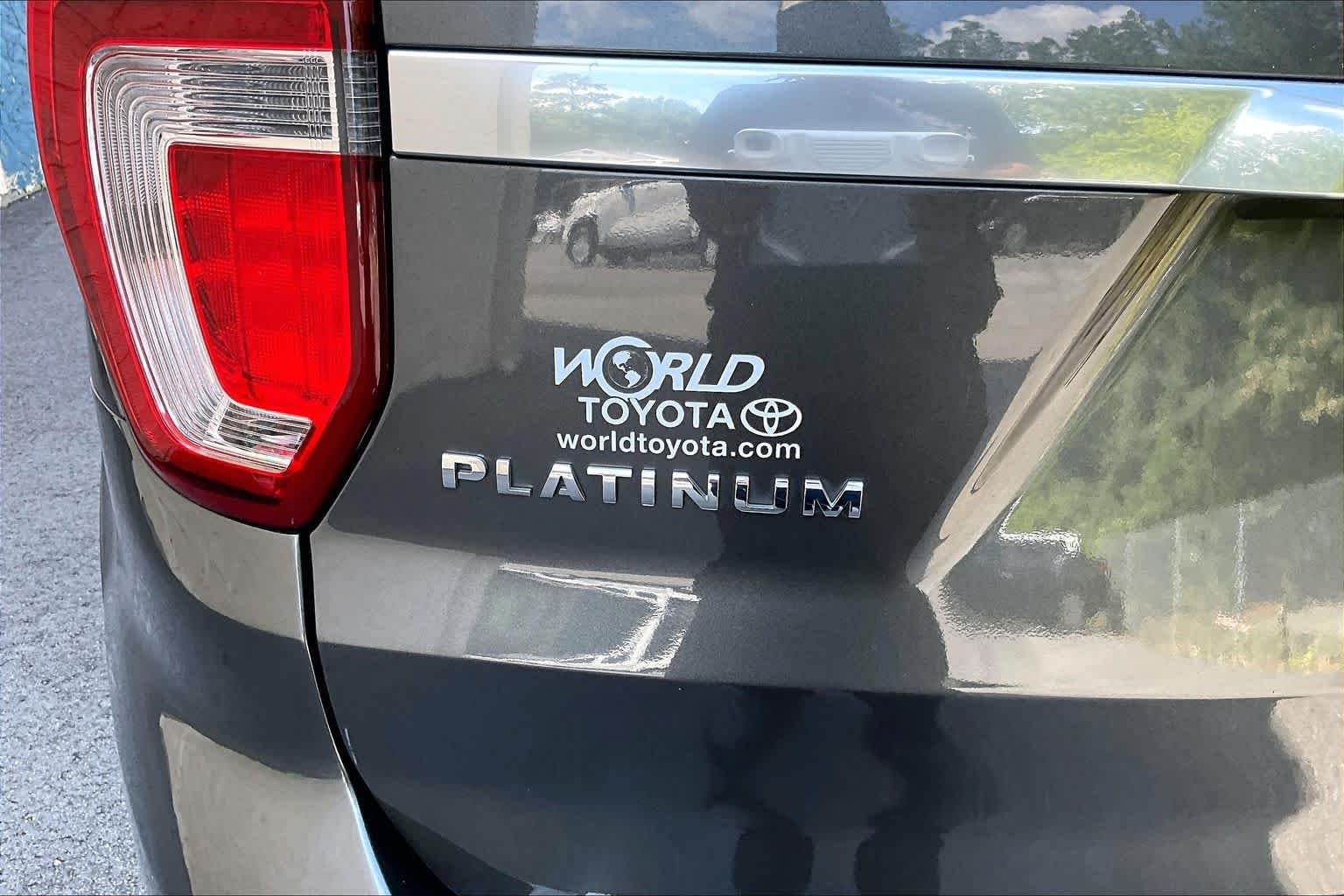 Used 2018 Magnetic Ford Platinum image 10