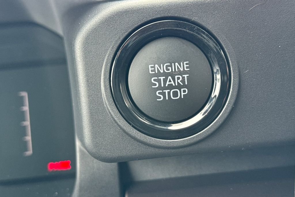 2025 Toyota Tacoma SR5 - Photo 20