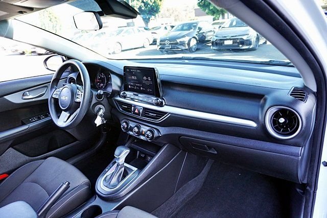 Used 2023 White Kia LX image 9
