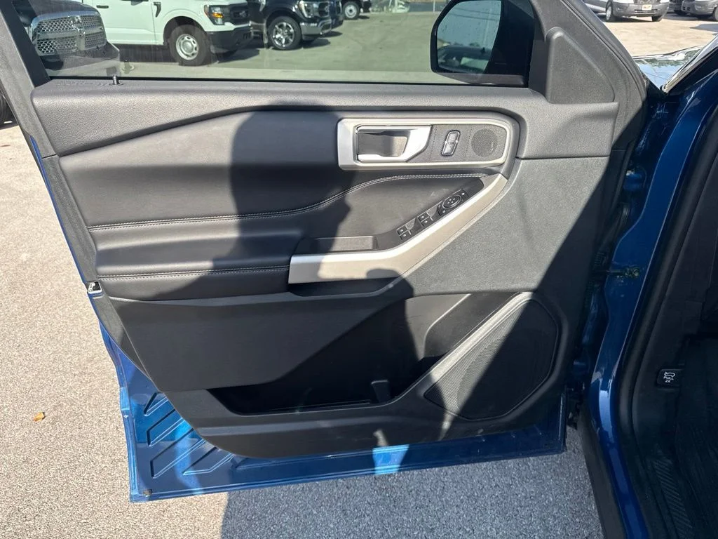 Used 2023 Blue Ford XLT image 13