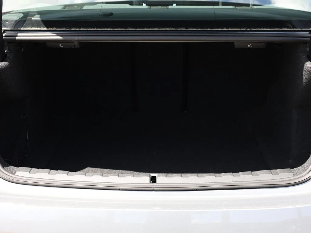 2026 BMW 3 Series 330i - Photo 8