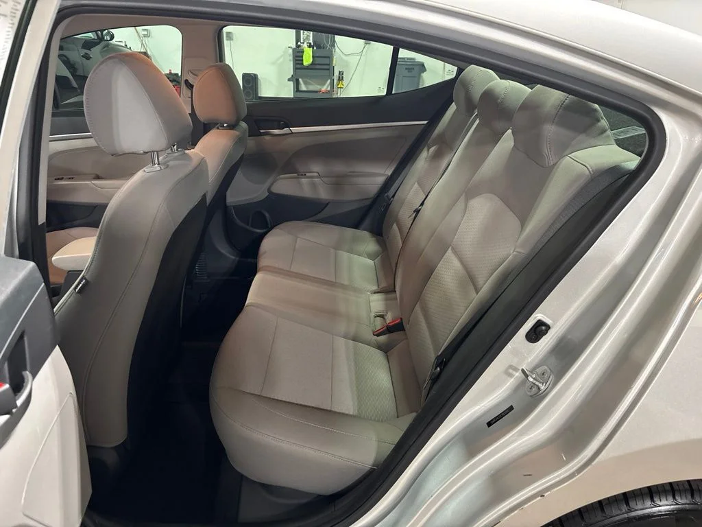 Used 2020 Silver Hyundai SE image 22