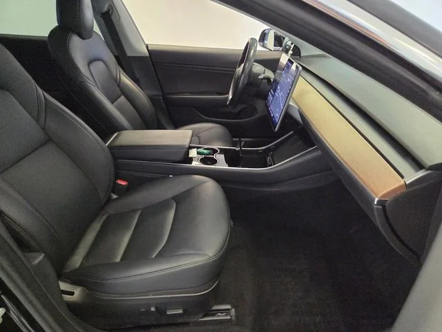 Used 2018  Tesla Long Range image 15