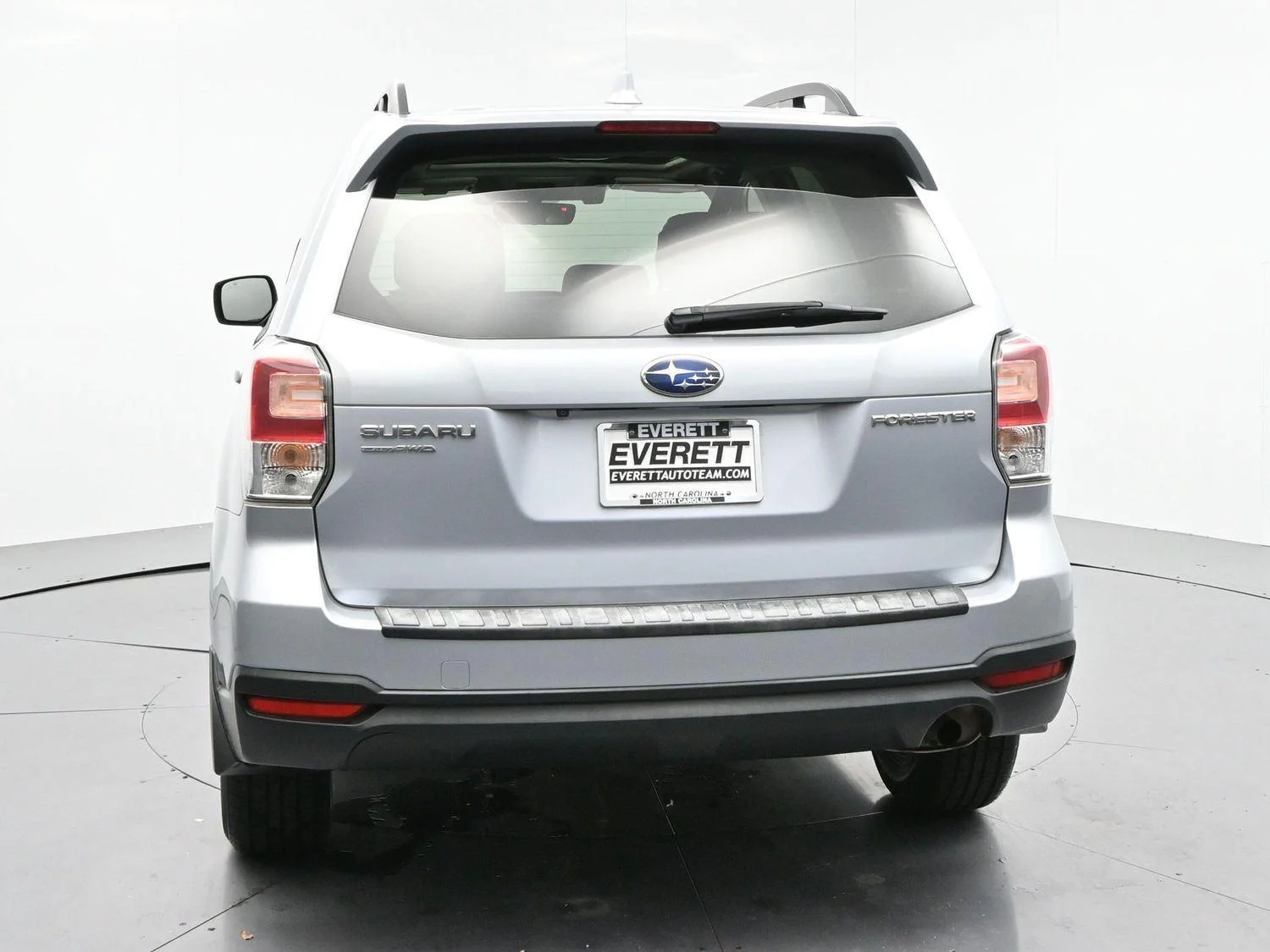 Used 2018 Ice Silver Metallic Subaru Premium image 6