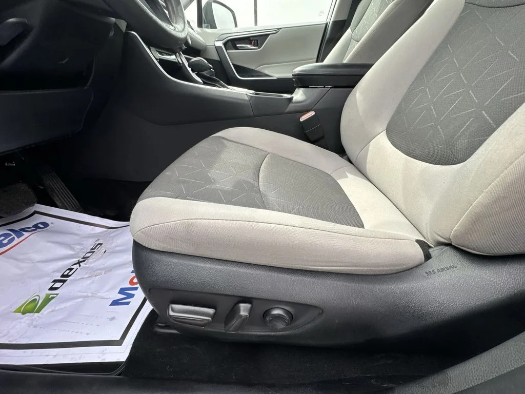 Used 2022 White Toyota XLE image 14