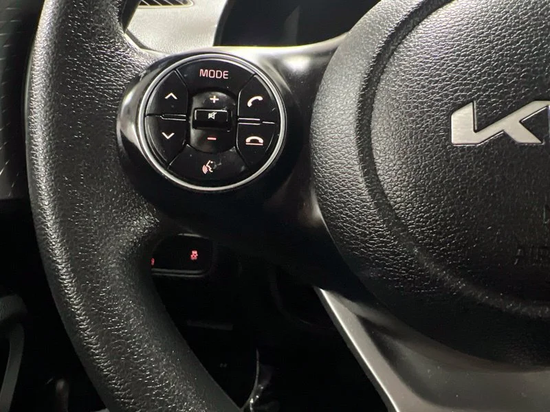 Used 2022 White Kia LX image 21