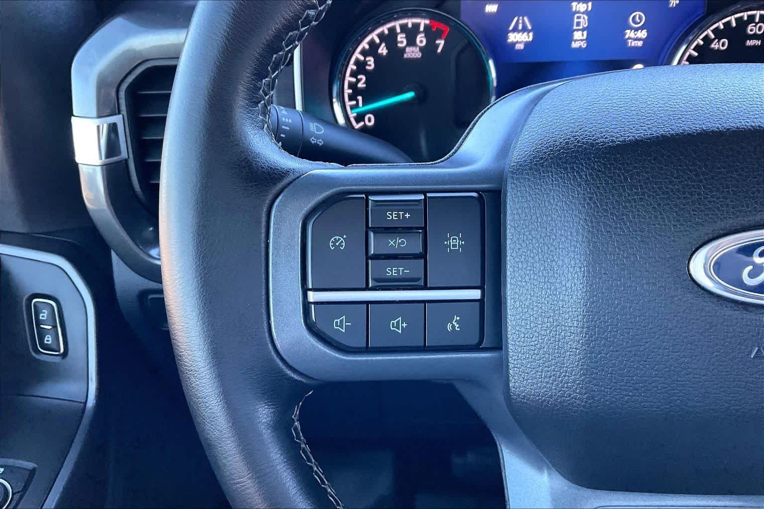 Used 2023 Avalanche Gray Ford XLT image 23