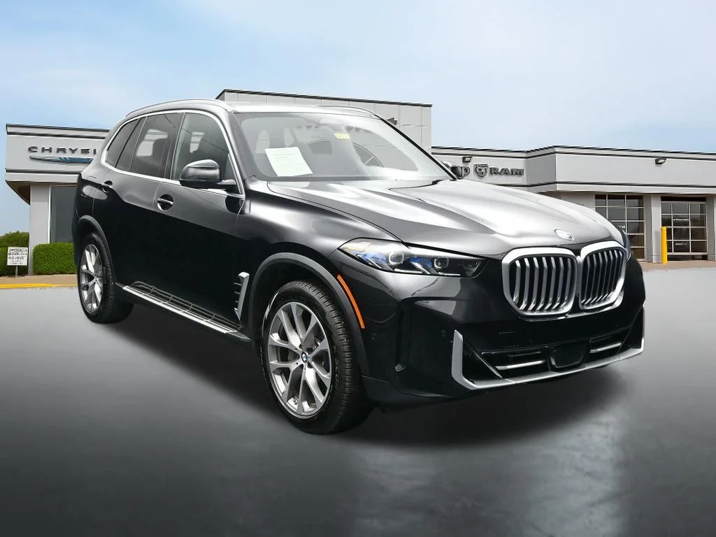Used 2026 Black BMW sDrive40i image 7