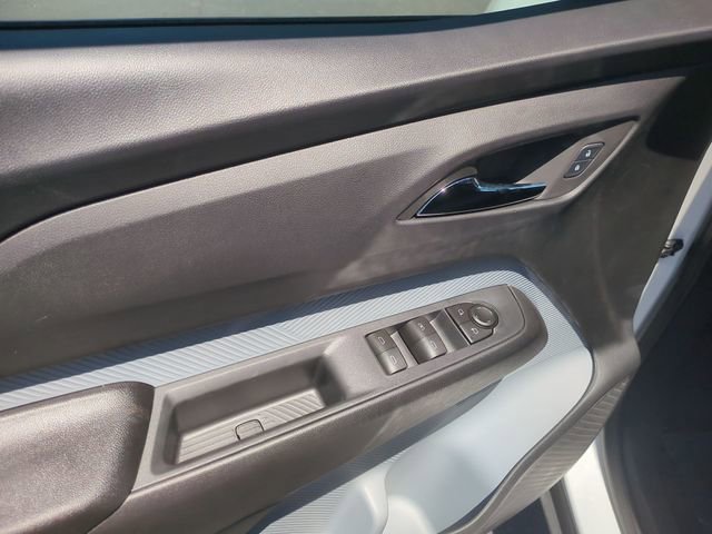 New 2027 Summit White Chevrolet LT image 24
