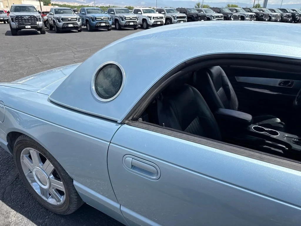 Used 2004 Blue Ford Base image 8