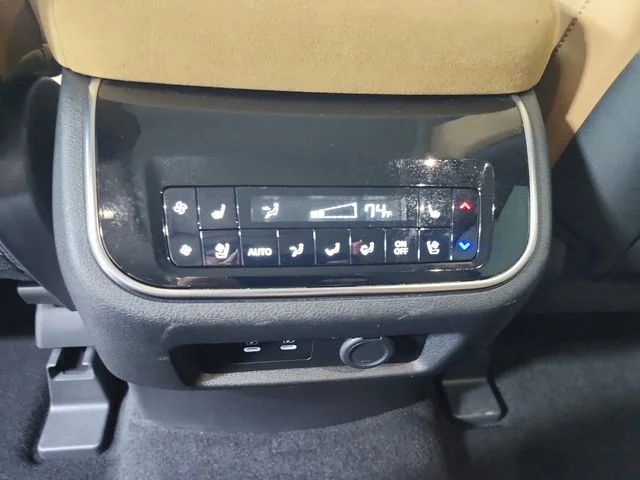 Used 2025  INFINITI SENSORY image 36