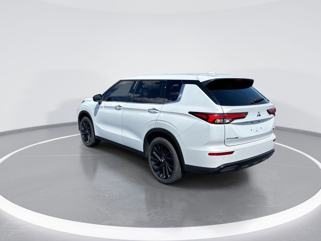 Used 2024 White Mitsubishi SE image 6