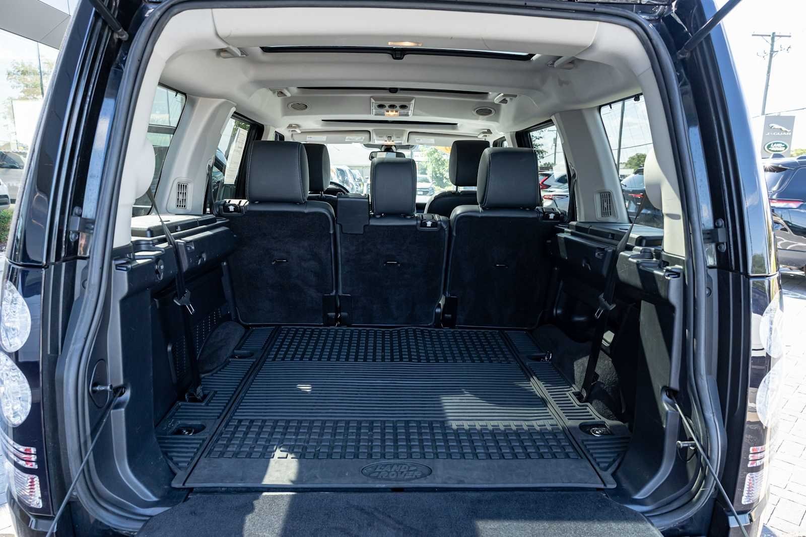 Used 2016 Santorini Black Metallic Land Rover HSE LUX Landmark Edition image 39
