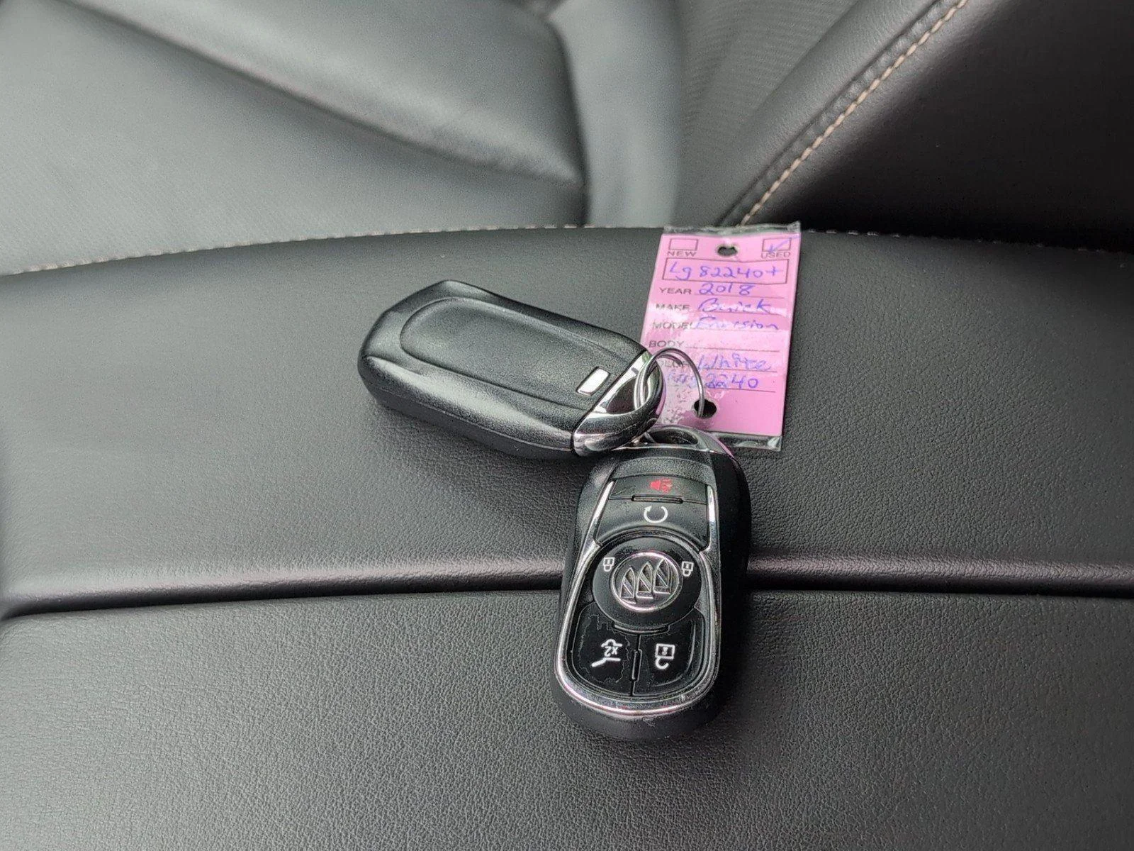 Used 2018 SUMMIT WHITE Buick Essence image 16