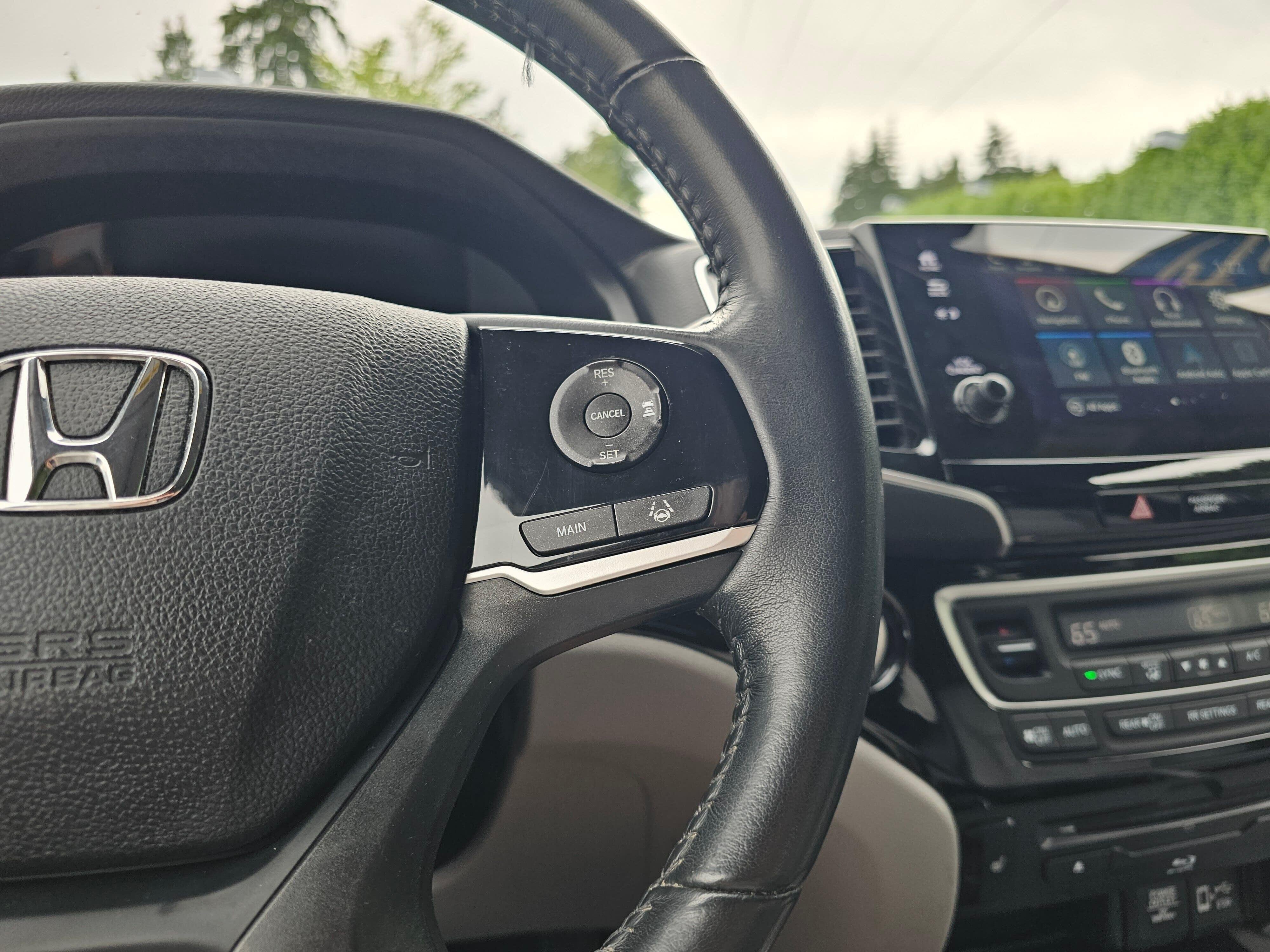 Used 2019 Modern Steel Metallic Honda Touring image 31