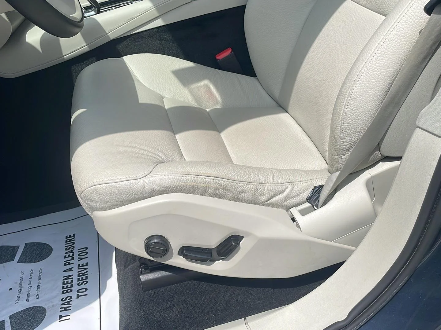 Used 2025 Denim Blue Metallic Volvo Plus image 18