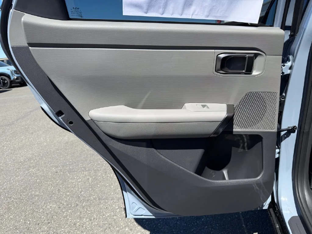 New 2027 Pale Gray Kia X-Line S image 19