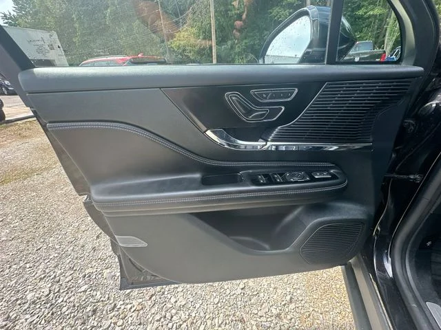 Used 2022 Black Lincoln Standard image 26