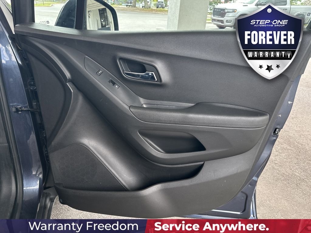 Used 2018 Blue Chevrolet LS image 33