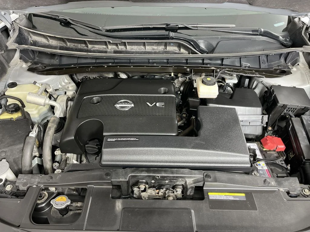 Used 2019 Silver Nissan Platinum image 26