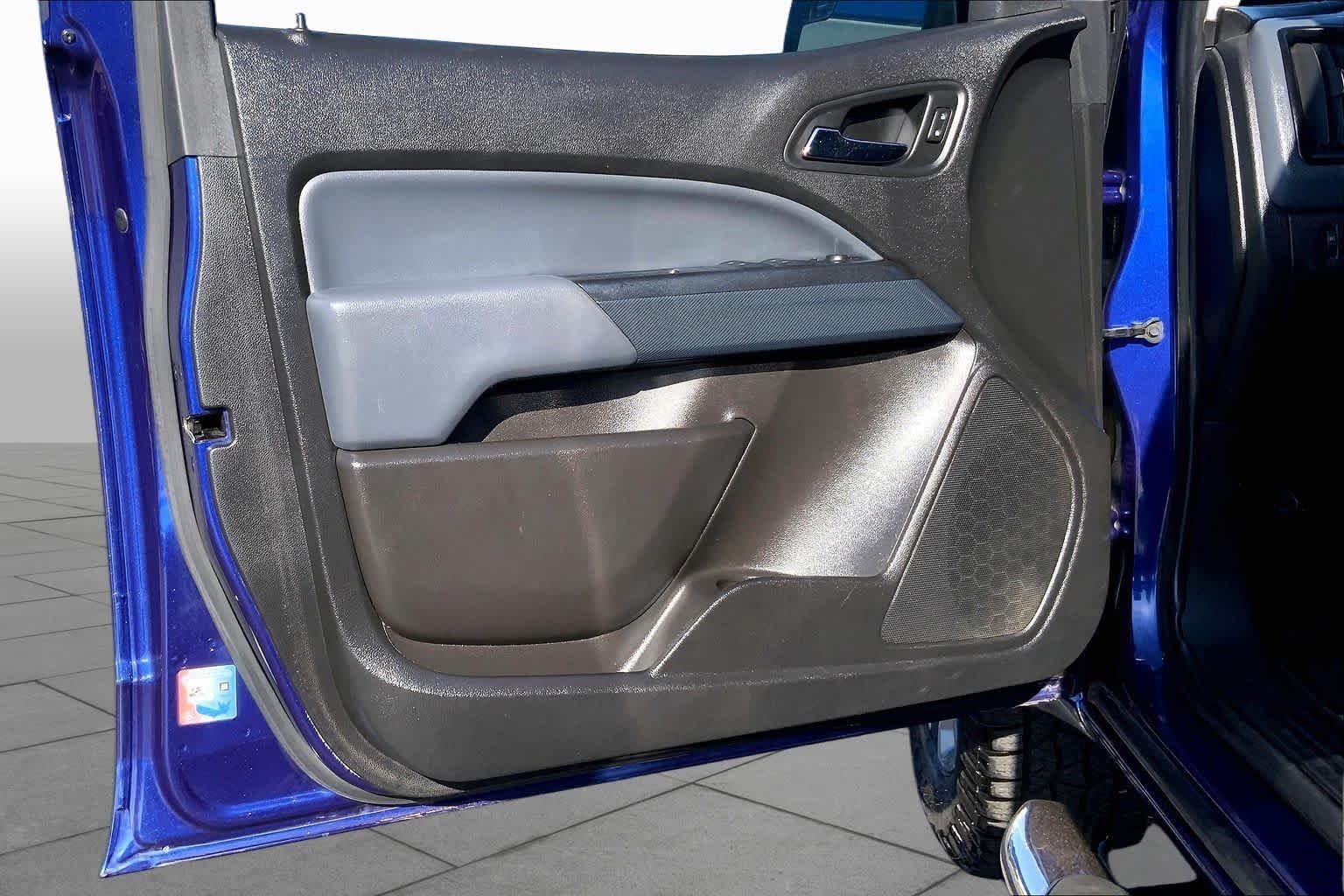 Used 2016 Laser Blue Chevrolet 4WD Z71 image 22