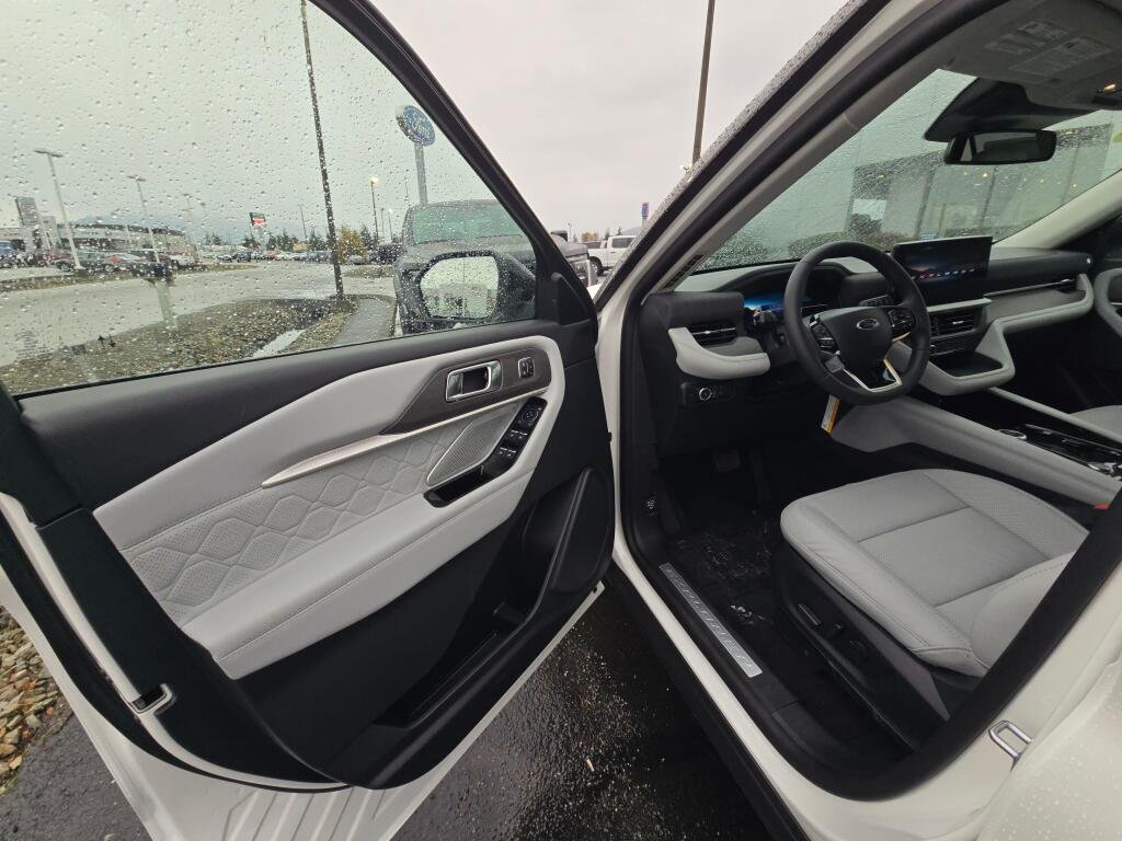 2026 Ford Explorer Platinum - Photo 17
