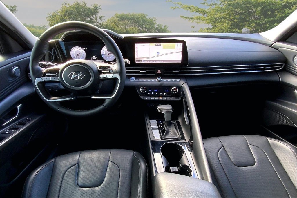 Used 2023 Black Hyundai Limited image 7