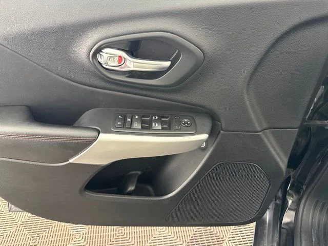 Used 2017 Black Jeep Trailhawk image 20
