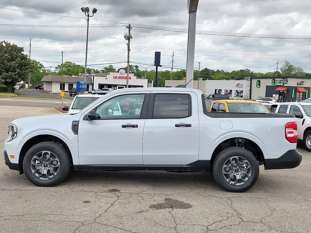 New 2026 Space White Metallic Ford XLT image 3
