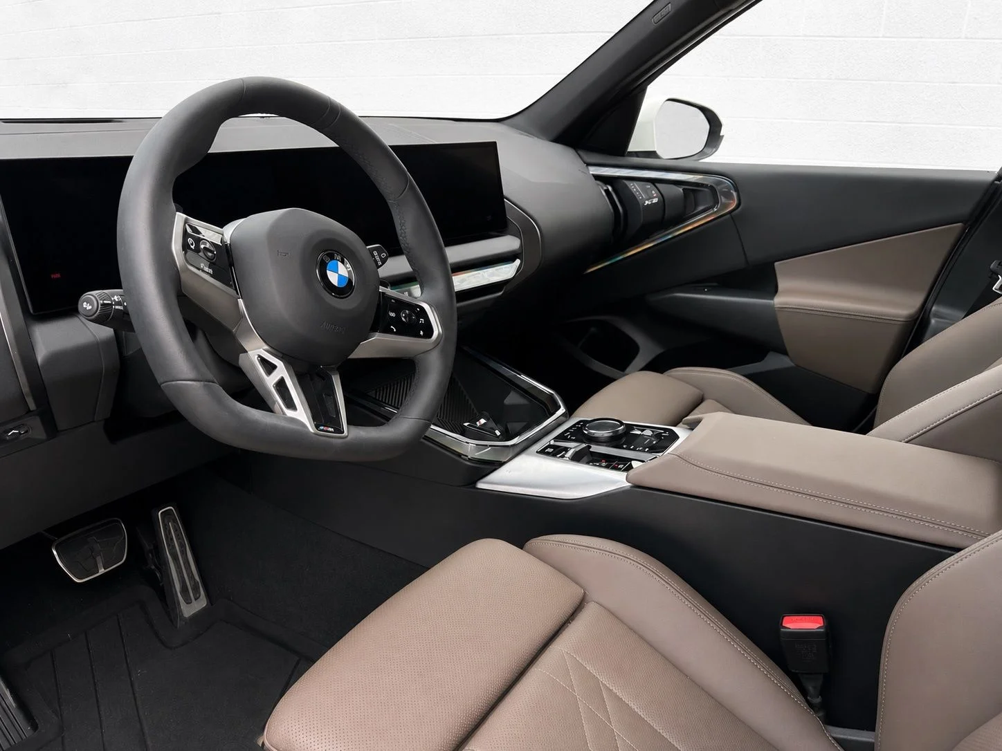 Certified Used 2025 Alpine White BMW 30 xDrive image 2
