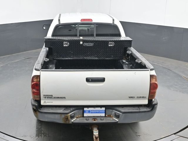 Used 2008 White Toyota Base image 31