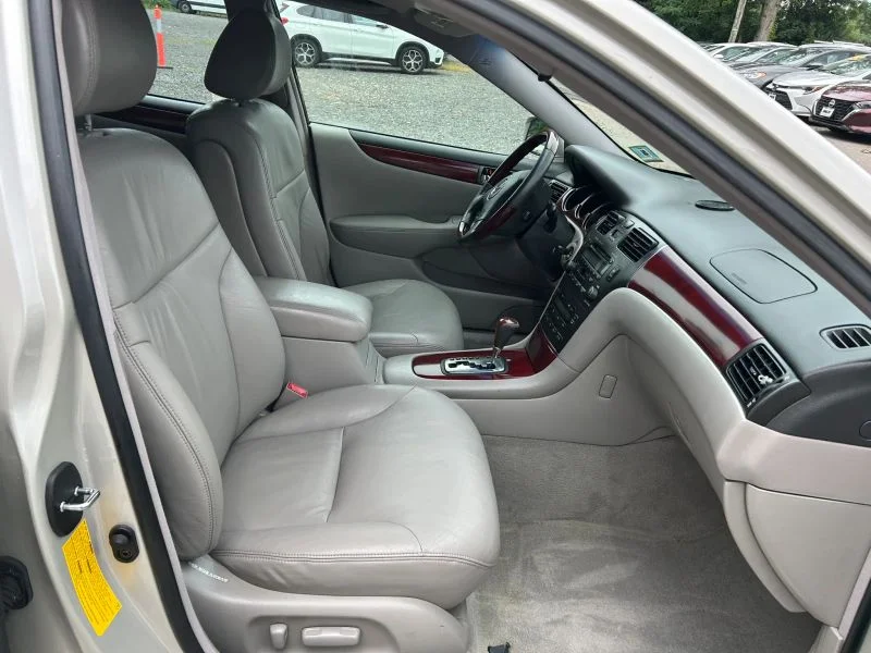Used 2003 Gold Lexus ES 300 Sedan 4D image 19
