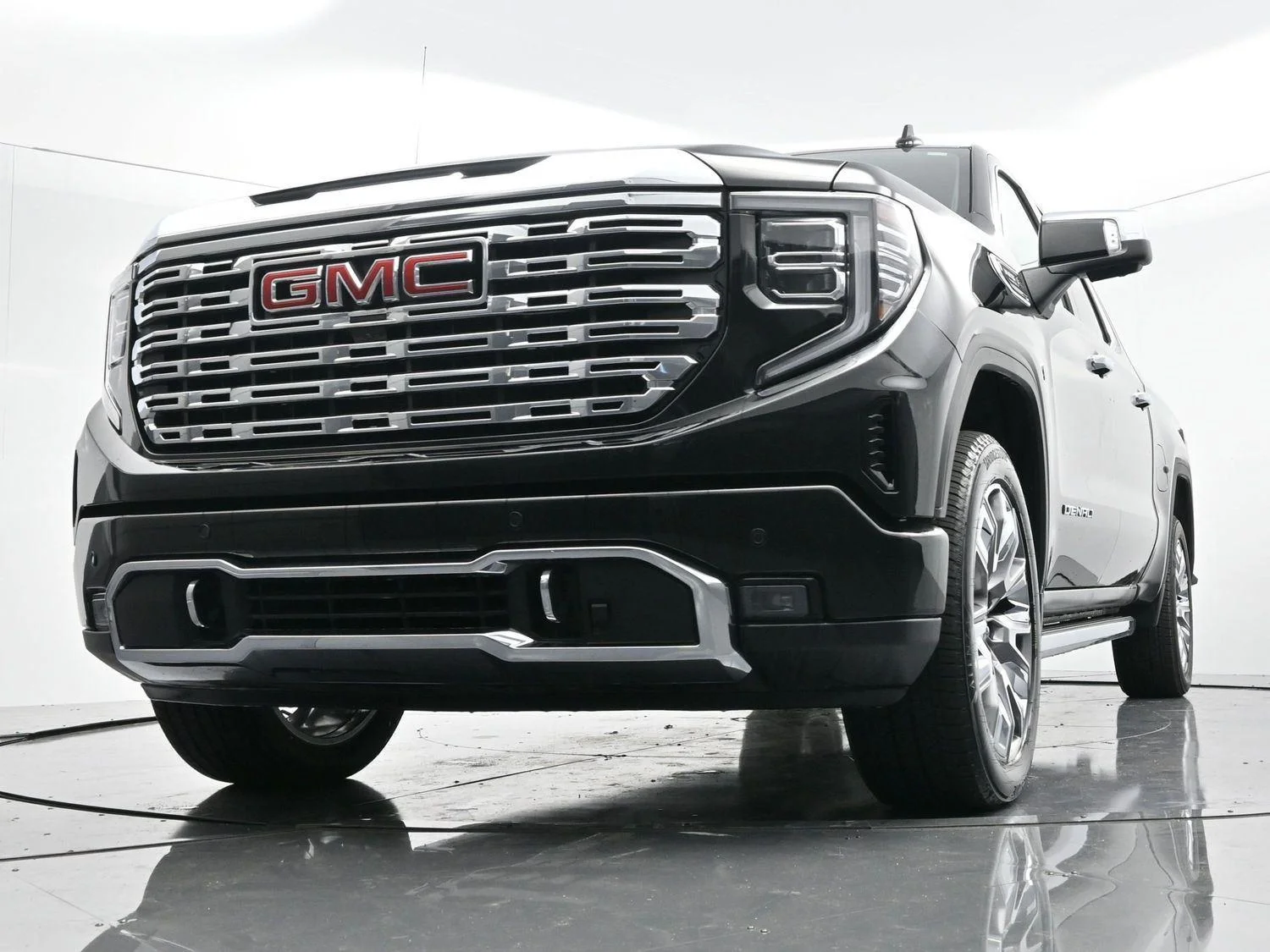 Used 2025 Onyx Black GMC Denali image 43