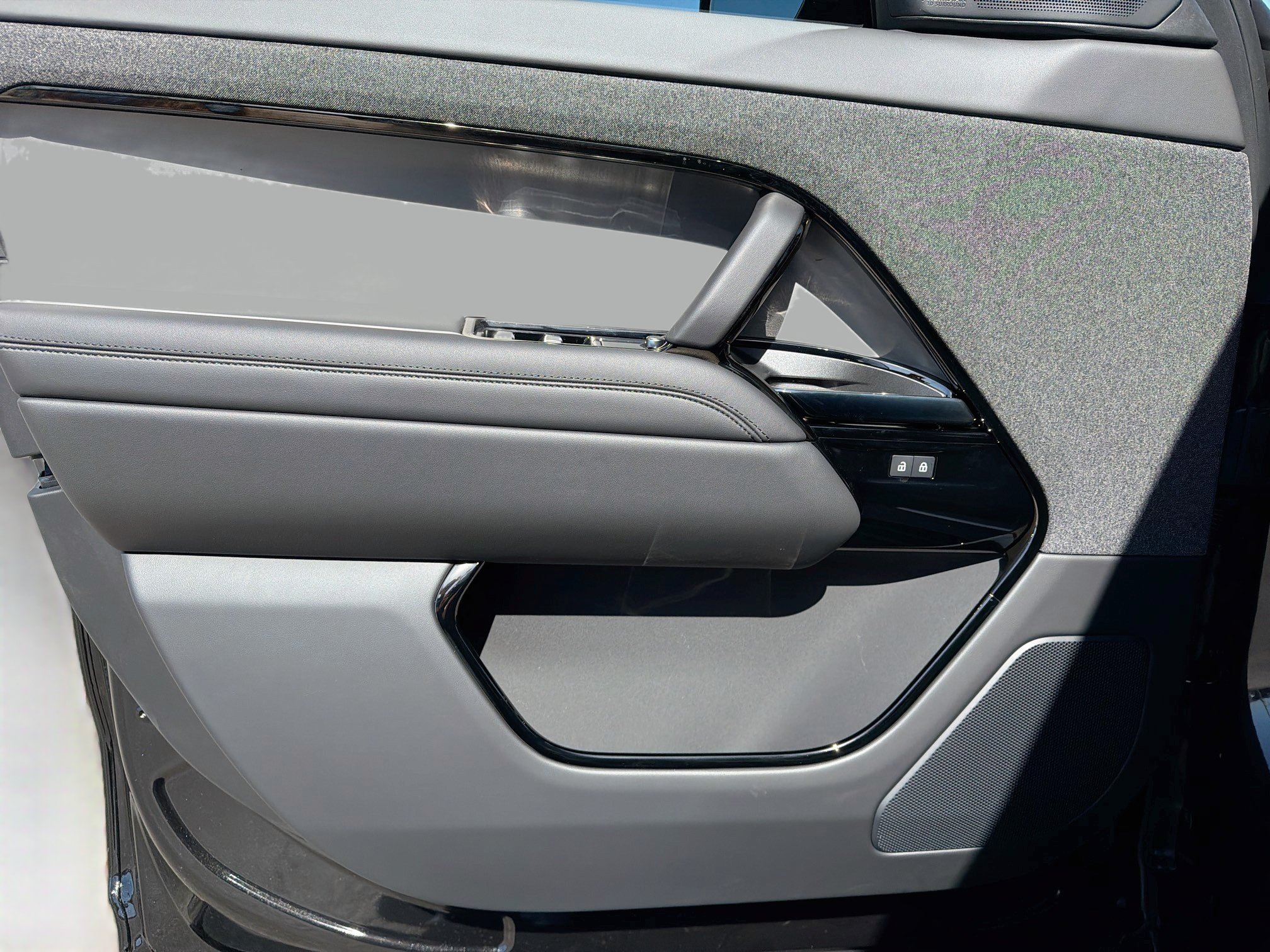 New 2027 Santorini Black Land Rover SE image 23