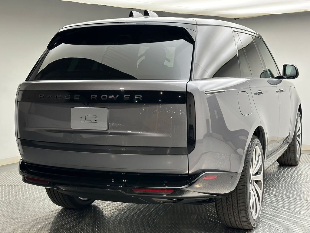New 2026 Eiger Grey Metallic Land Rover SE image 3