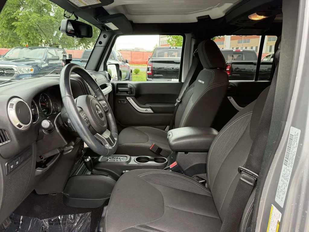Used 2016 Silver Jeep Unlimited Rubicon image 15