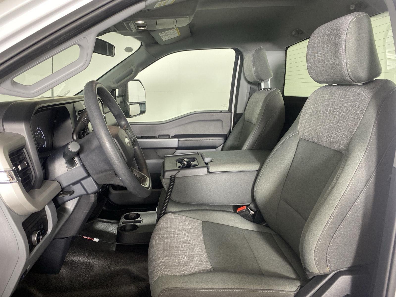 Used 2025 Oxford White Ford XLT image 33