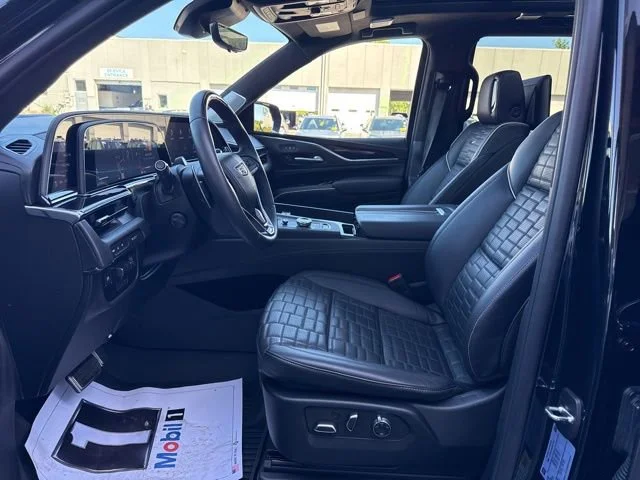 2024 Cadillac Escalade V-Series - Photo 11