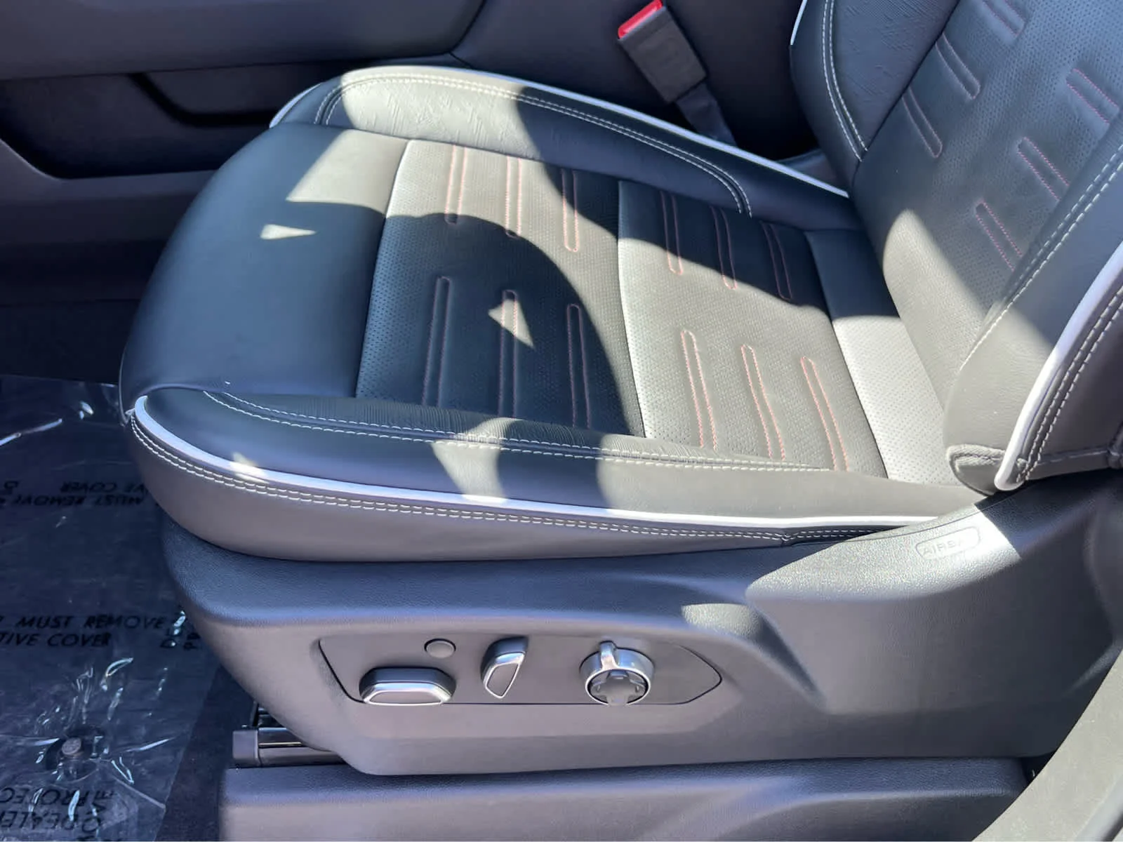 Used 2025 Gray GMC AT4X image 31