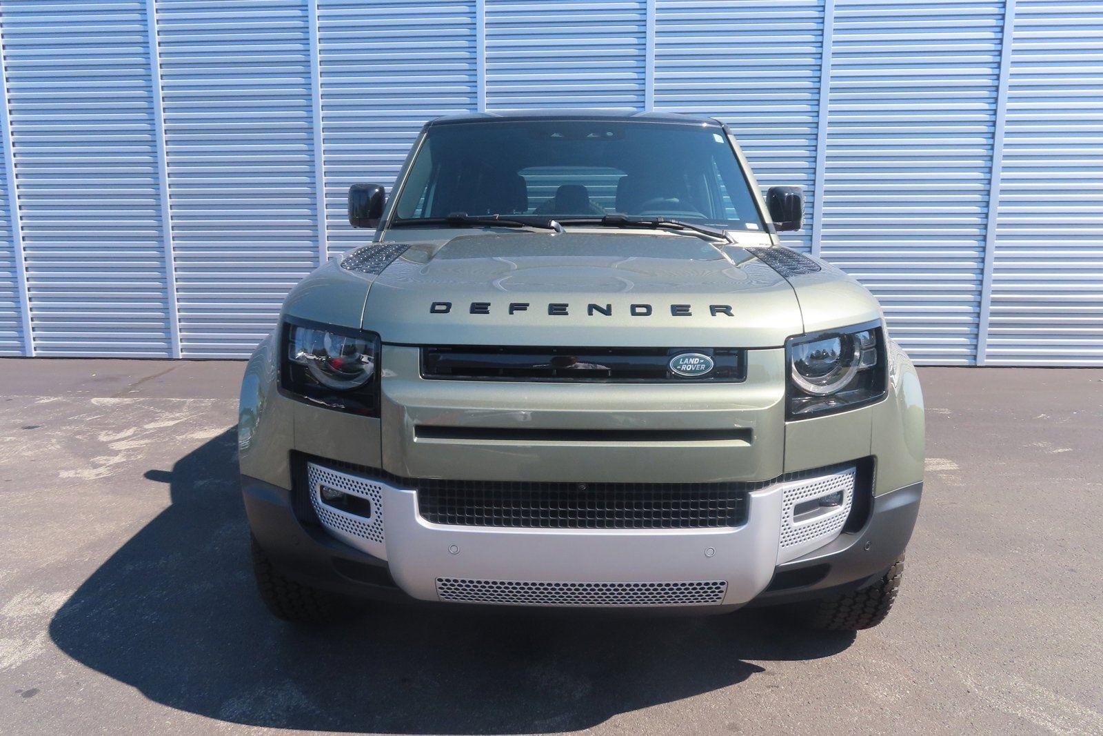 Used 2024 Pangea Green Metallic Land Rover S image 9