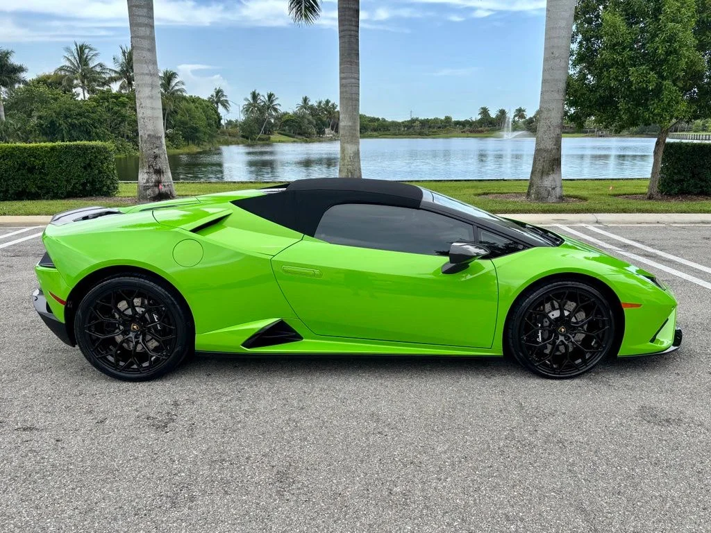 Used 2021 Verde Mantis Pearl Lamborghini  image 6