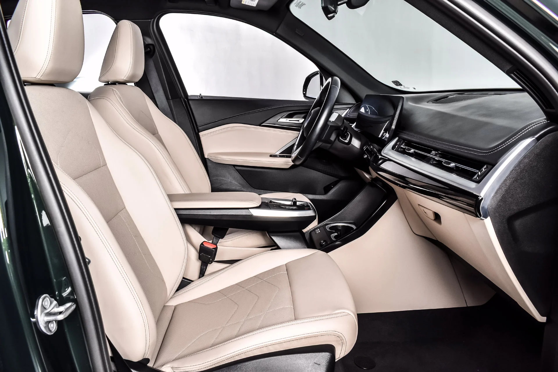 Used 2023 Green Metallic BMW xDrive28i image 24