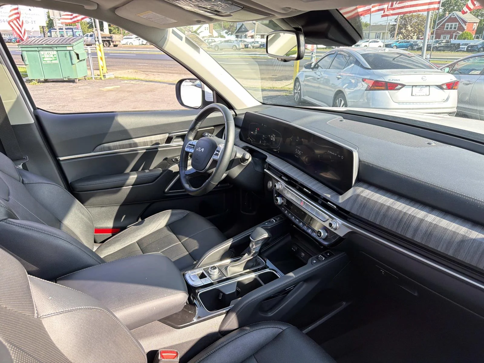 Used 2024 White Kia EX image 8