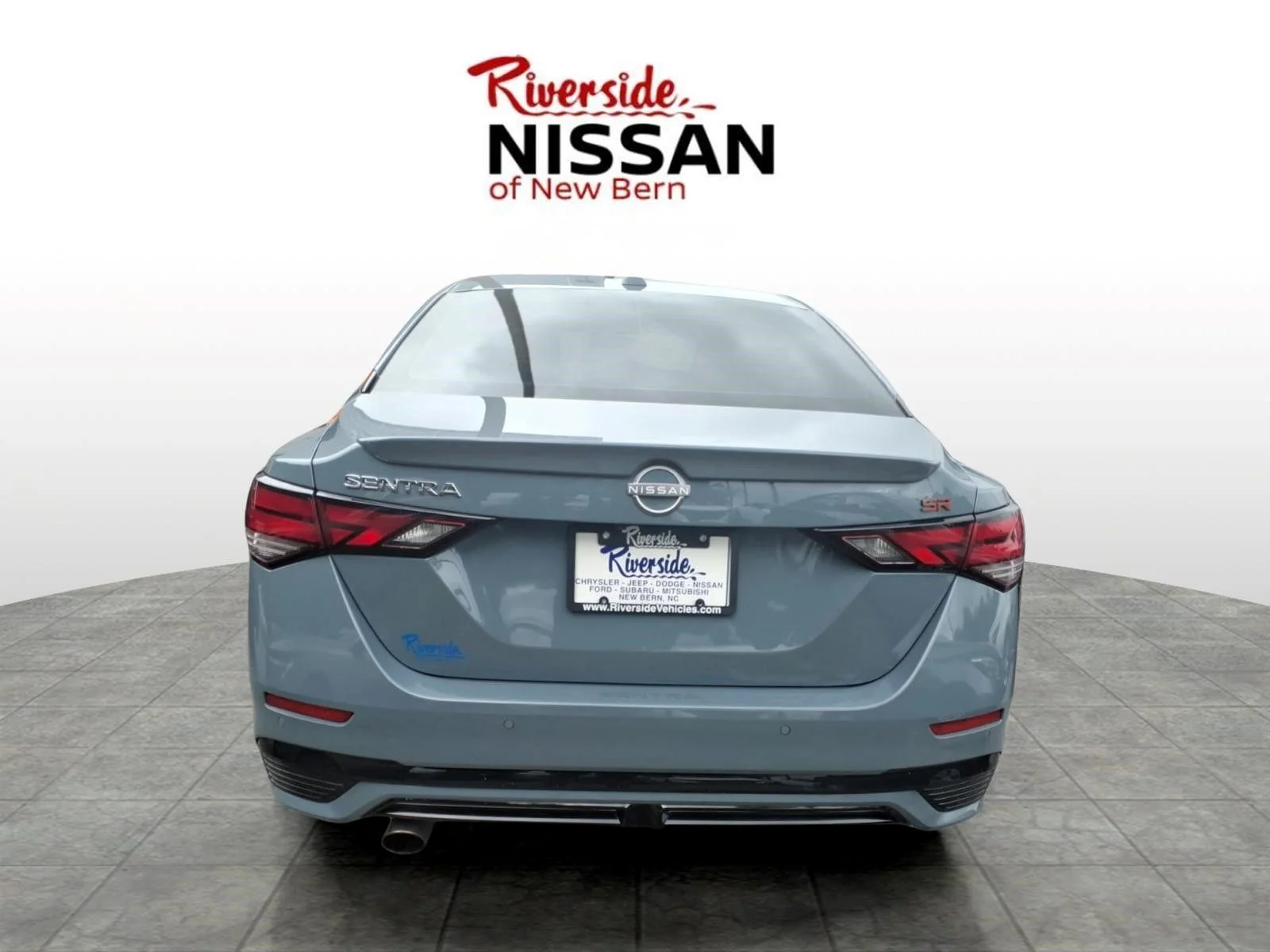Used 2025 Gray Nissan SR image 3