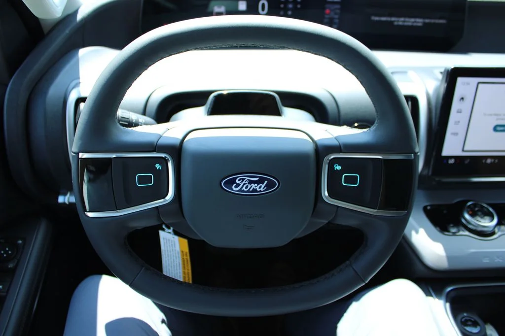 New 2027 Star White Metallic Tri-Coat Ford MAX Active image 45